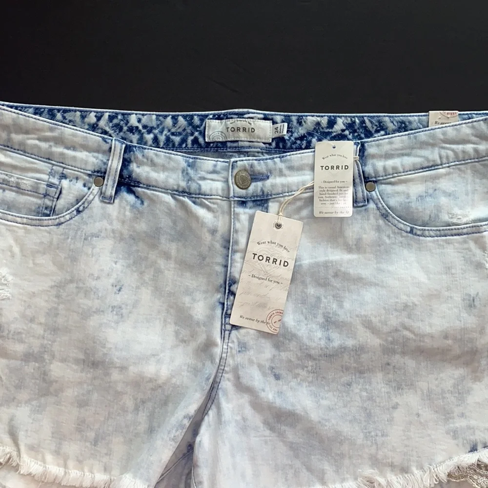 ✨Reduced NWT TORRID shorts - lace & beading - destructed- light wash -Plus Sized - Picture 5 of 14